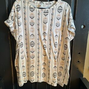 Lularoe patterned Leah top 2x